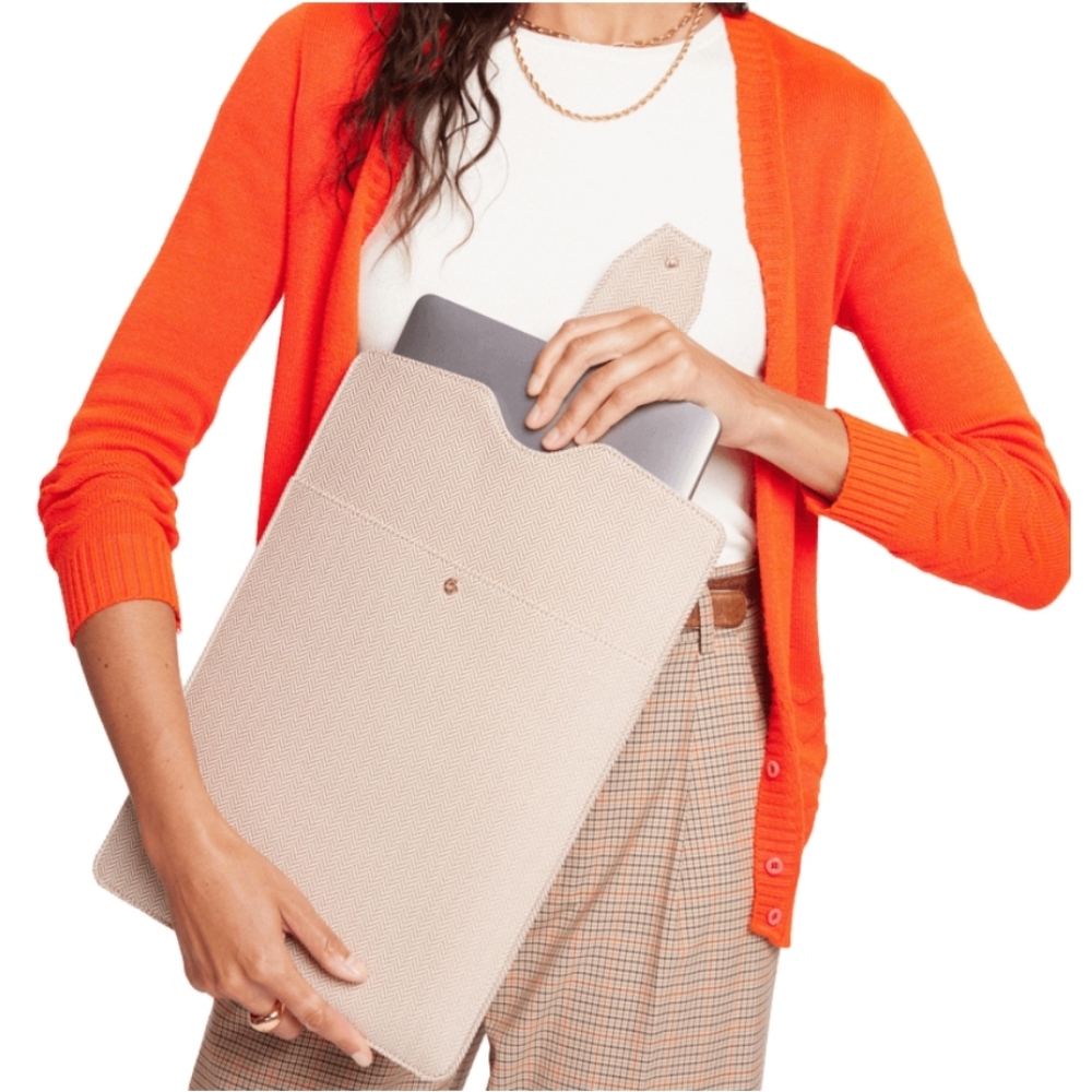 NWT Lindsay Albanese Limited Edition Daily Laptop Clutch